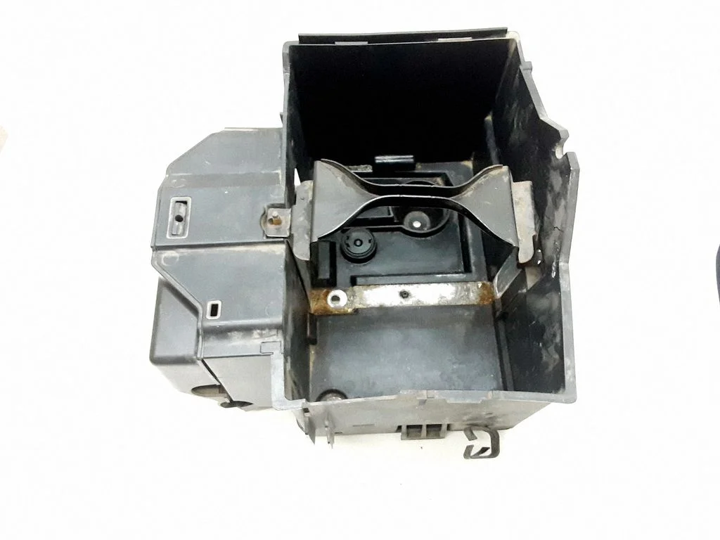 Aku kast – Volvo V50 (2004-2007)