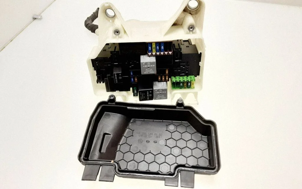 Fuse box set A2055400182