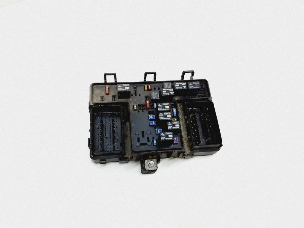 Fuse box set FG9T14A067