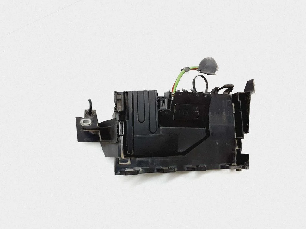 Fuse box set DG9T14A301