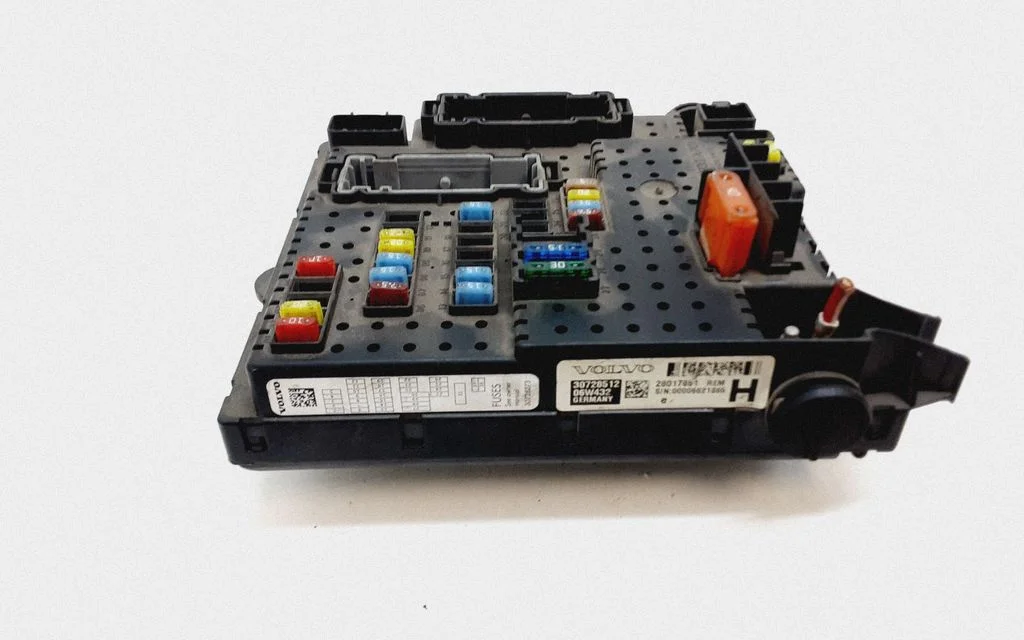 Kaitsmeplokk – Volvo XC70 (2005-2007)