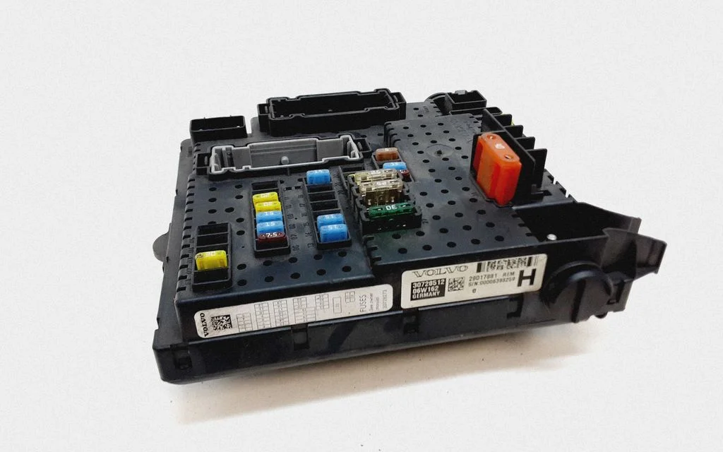 Fuse module – Volvo V70 (2005-2008)
