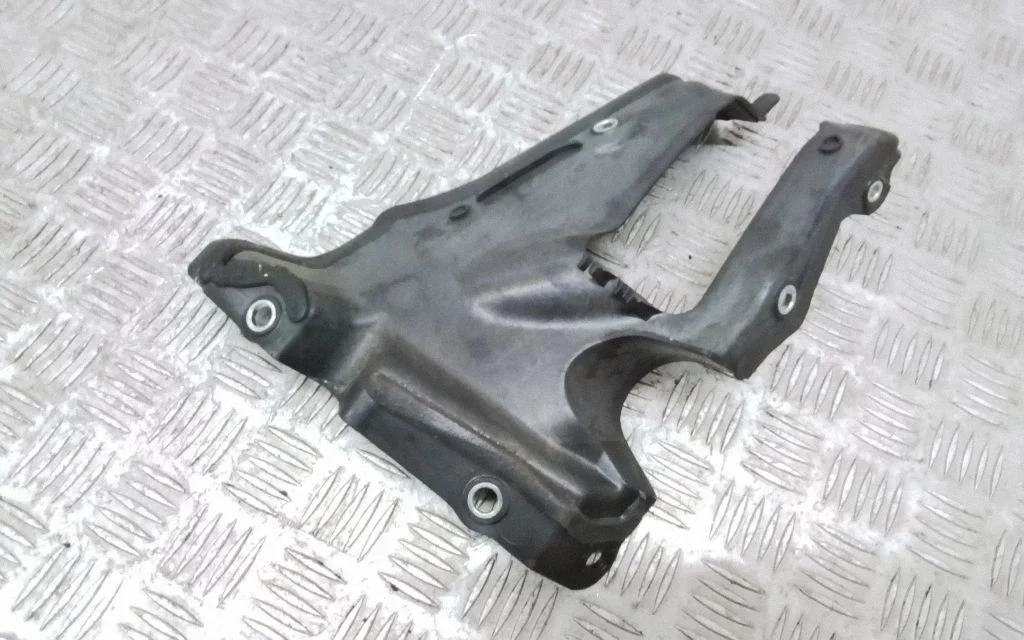Other engine bay part – Volvo S90, V90 (2016-)