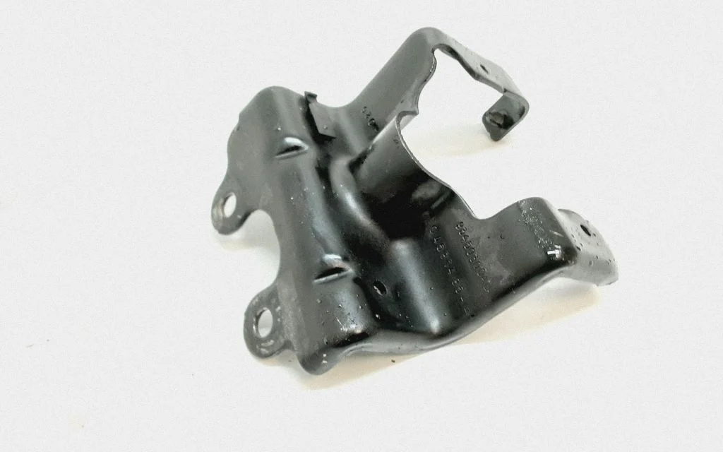 Other engine bay part 04581485AB
