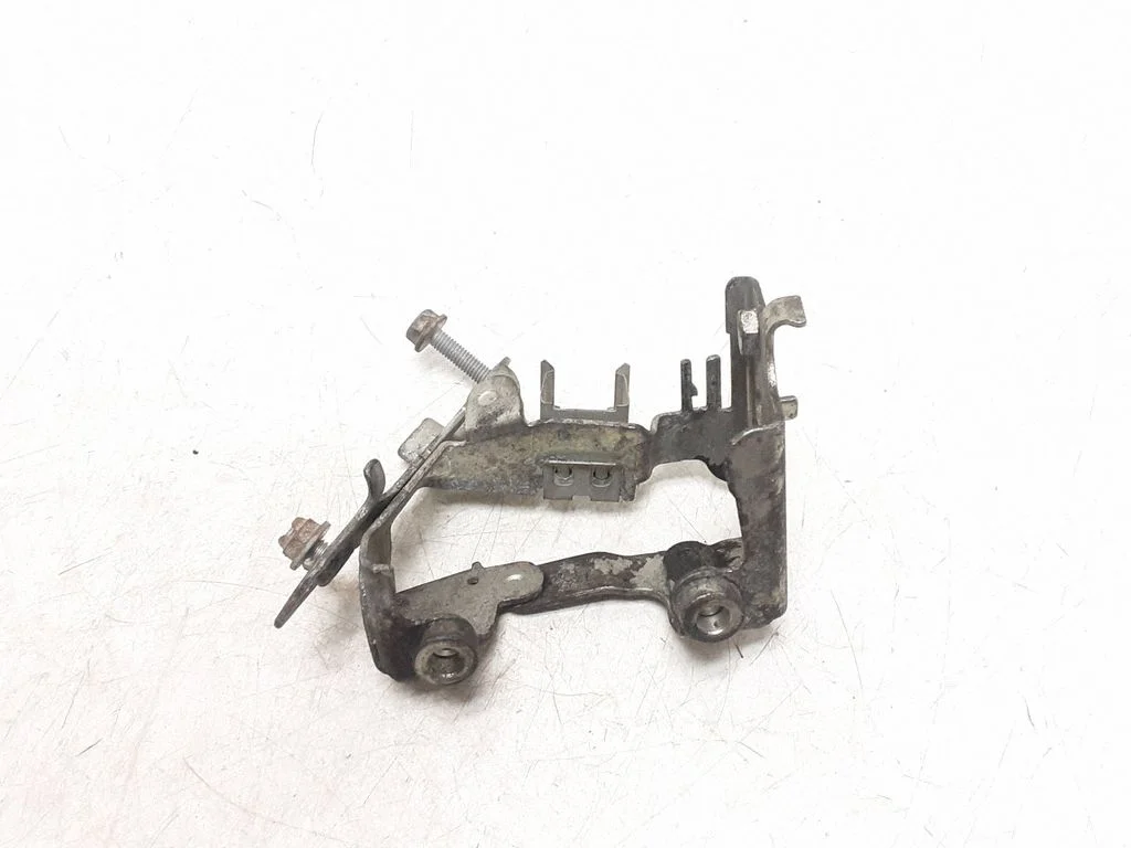 Other engine bay part A6420101040