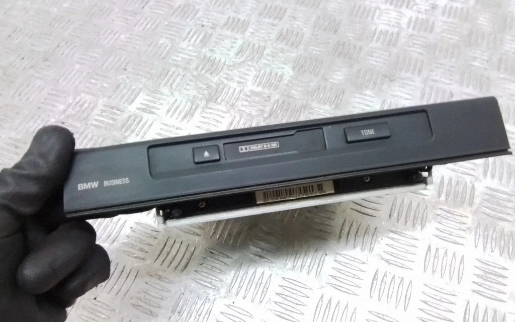 Radio/CD/DVD/GPS head unit 6918871