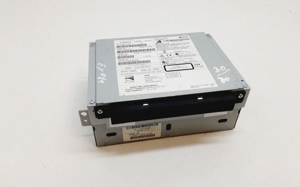 Radio/CD/DVD/GPS head unit – Volvo V70 (2014-2016)