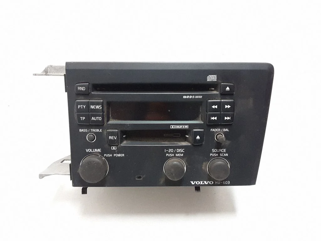 Radio/CD/DVD/GPS head unit – Volvo V70 (2000-2004)