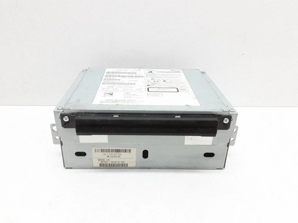 Radio/CD/DVD/GPS head unit – Volvo V70 (2005-2008)