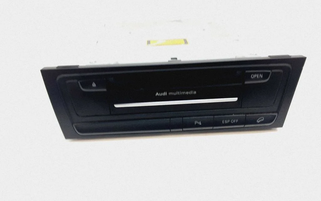 Radio, odtwarzacz CD/DVD, nawigacja 8T2035666D