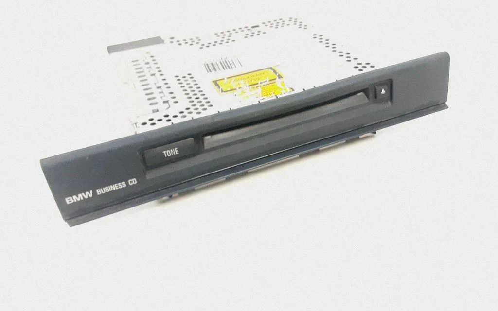 Radio/CD/DVD/GPS head unit 6927908