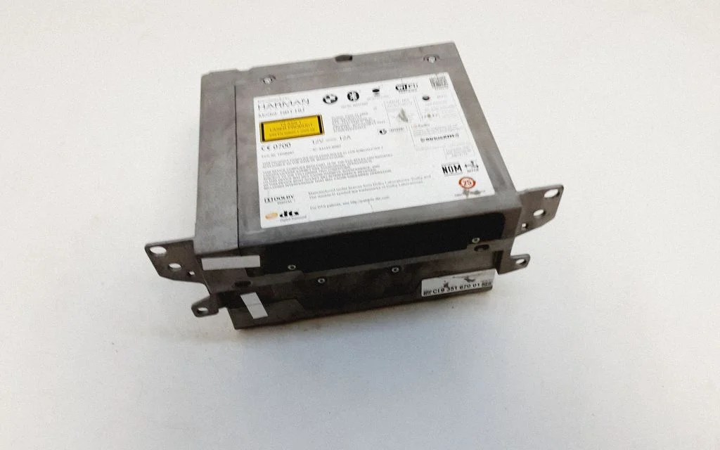 Radio/CD/DVD/GPS head unit 9351670