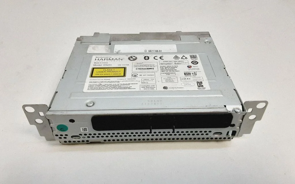 Radio/CD/DVD/GPS head unit 6821166
