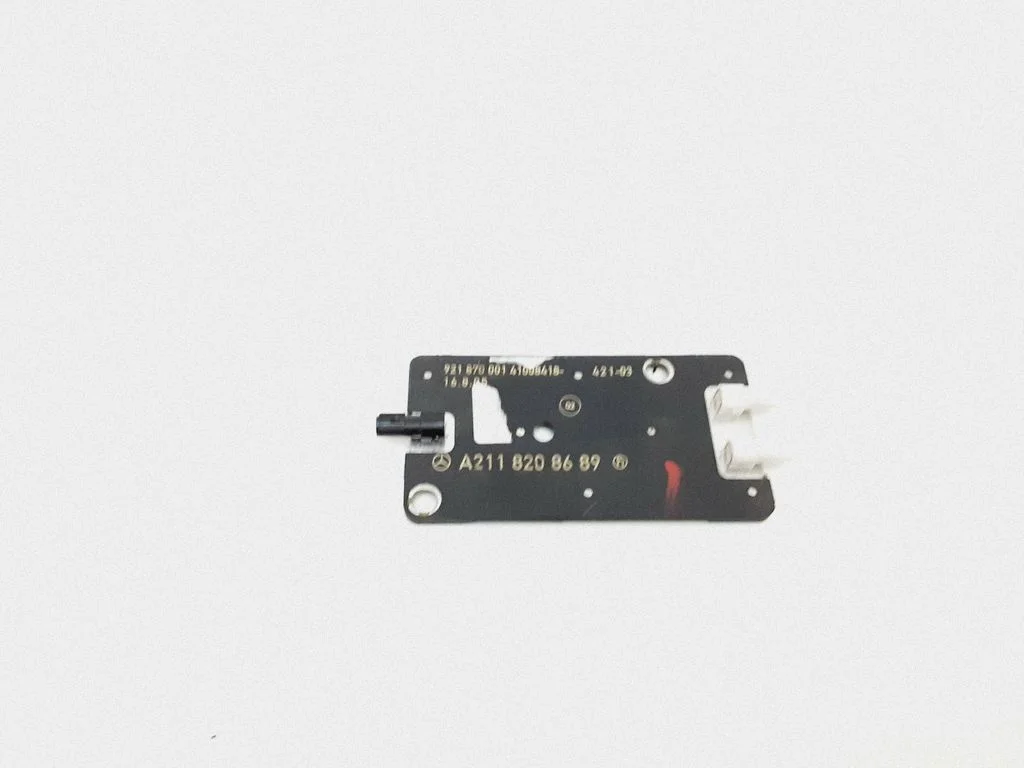 Aerial antenna amplifier – Mercedes-Benz CLS-Class C219 (2003-2011)