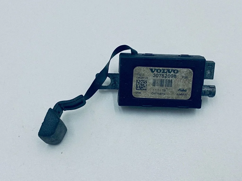 Antenas pastiprinātājs – Volvo XC90 (2007-2014)