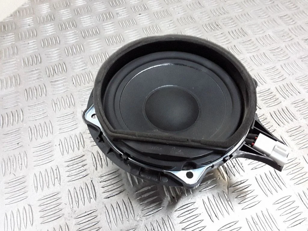 Subwoofer speaker – KIA Carens III (2013-2019)