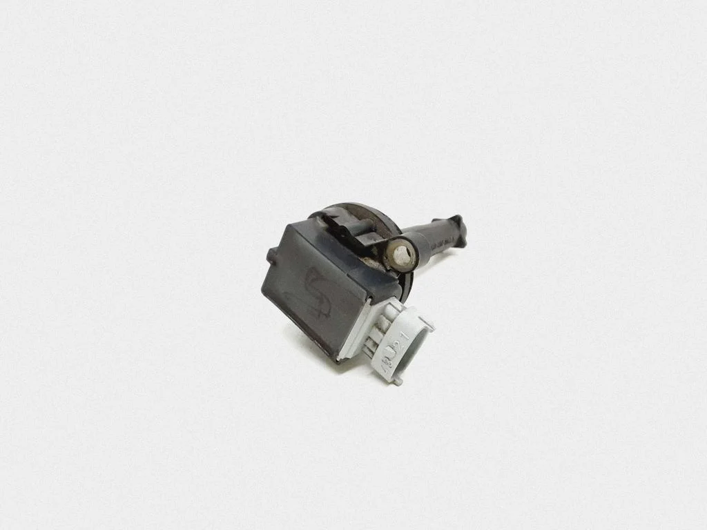 High voltage ignition coil 30713417