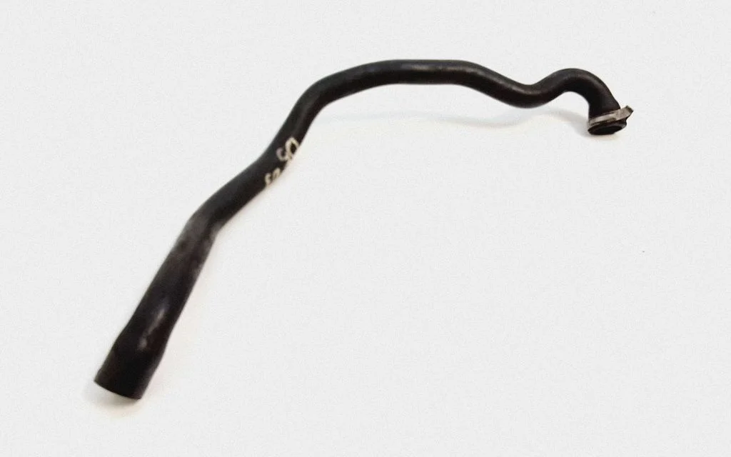 Breather/breather pipe/hose – Volvo V70 (2000-2004)
