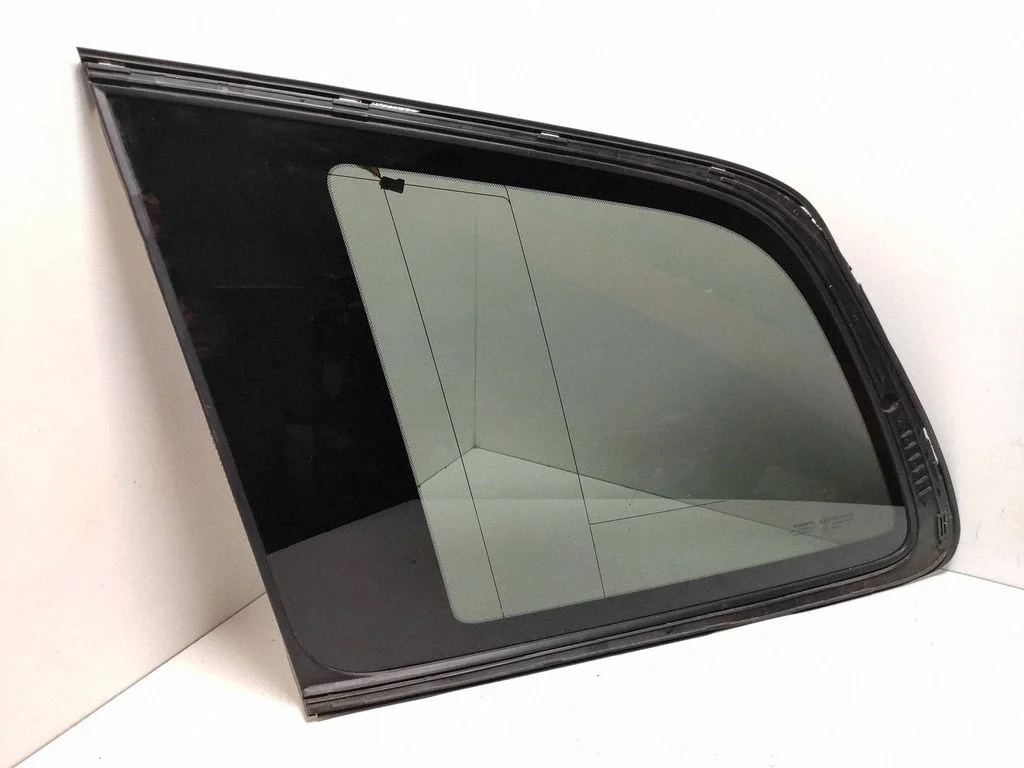 Rear side window 31402723