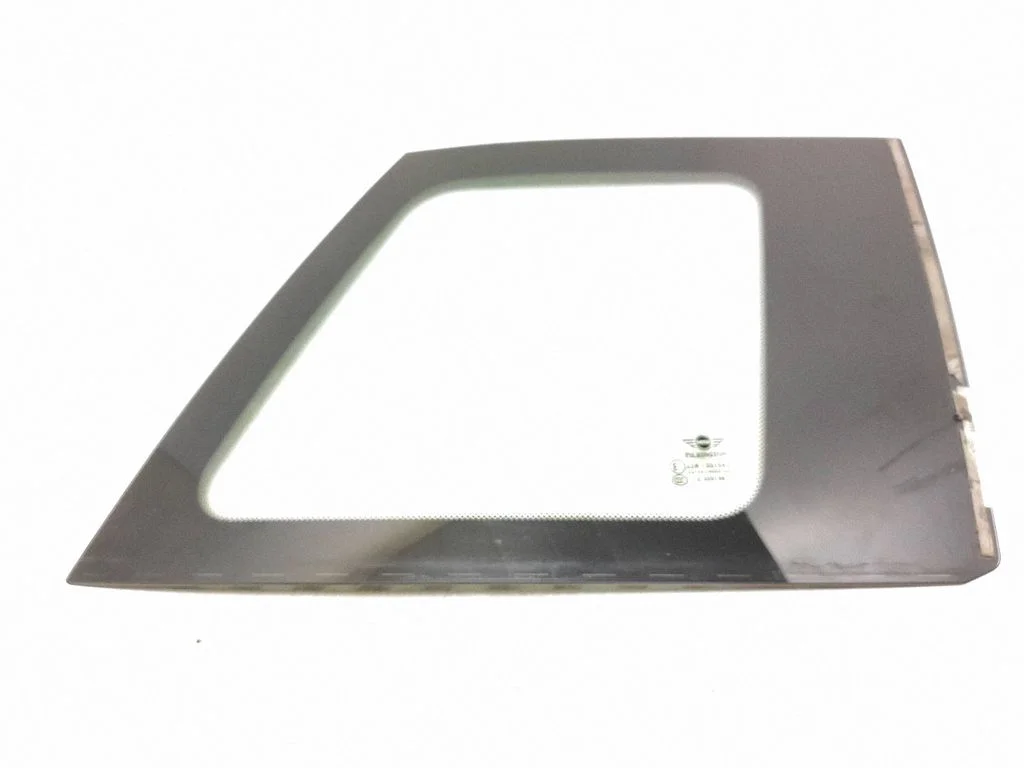Rear side window – rear right