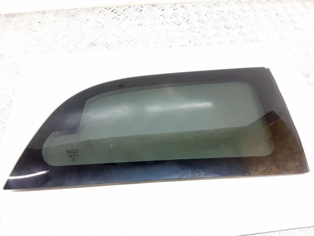 Rear side window E000215