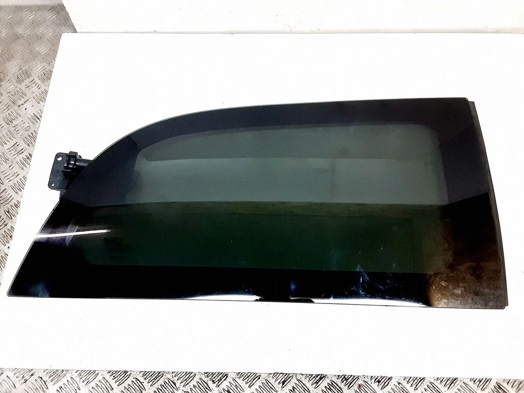 Rear side window – Dodge Grand Caravan (2008-2020)