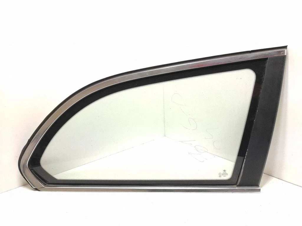 Rear side window – rear right