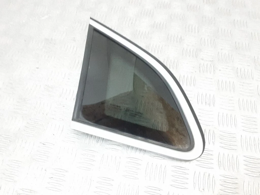 Rear side window 31352336
