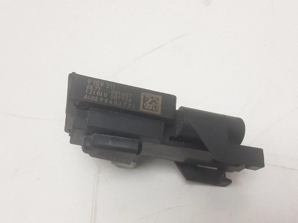 Airbag deployment crash/impact sensor – BMW 7 Series F01 F02 F03 F04 (2008-2016)