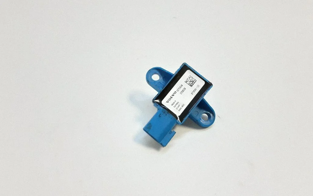 Airbag deployment crash/impact sensor – Volvo C30 (2007-2010)