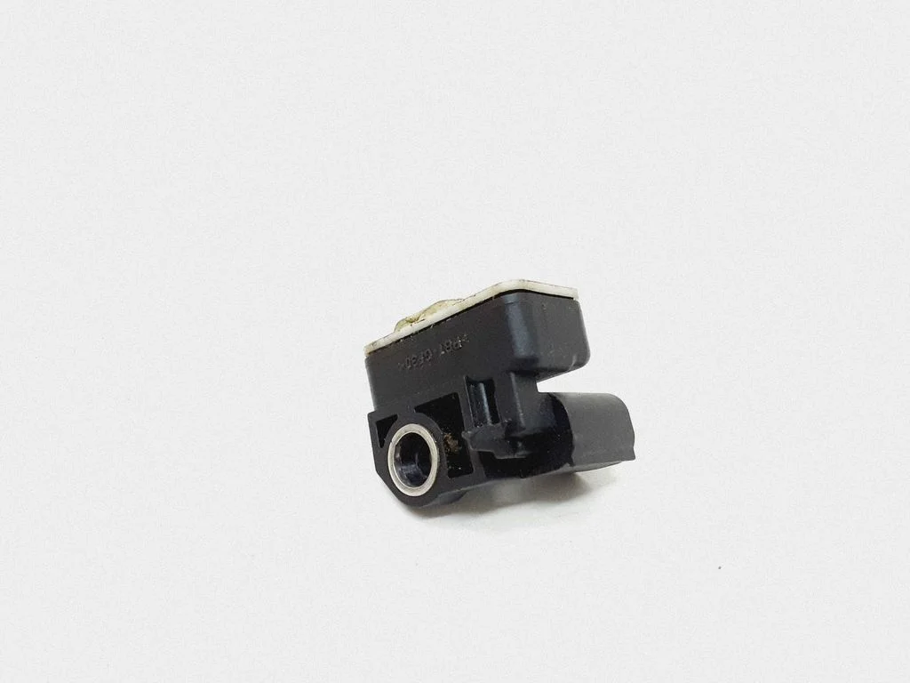 Airbag deployment crash/impact sensor – Porsche 911 991 (2011-2019)