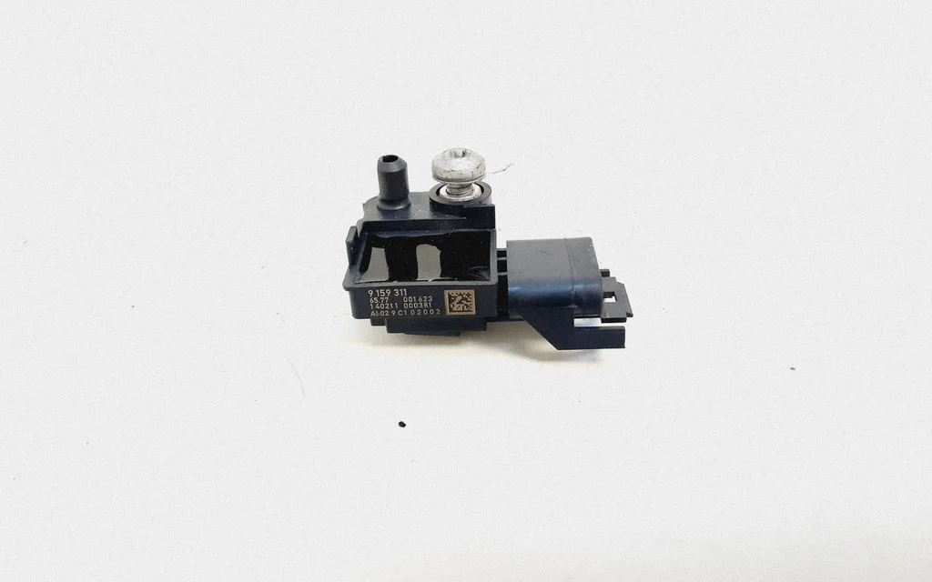 Airbag deployment crash/impact sensor – BMW 7 Series F01 F02 F03 F04 (2008-2016)