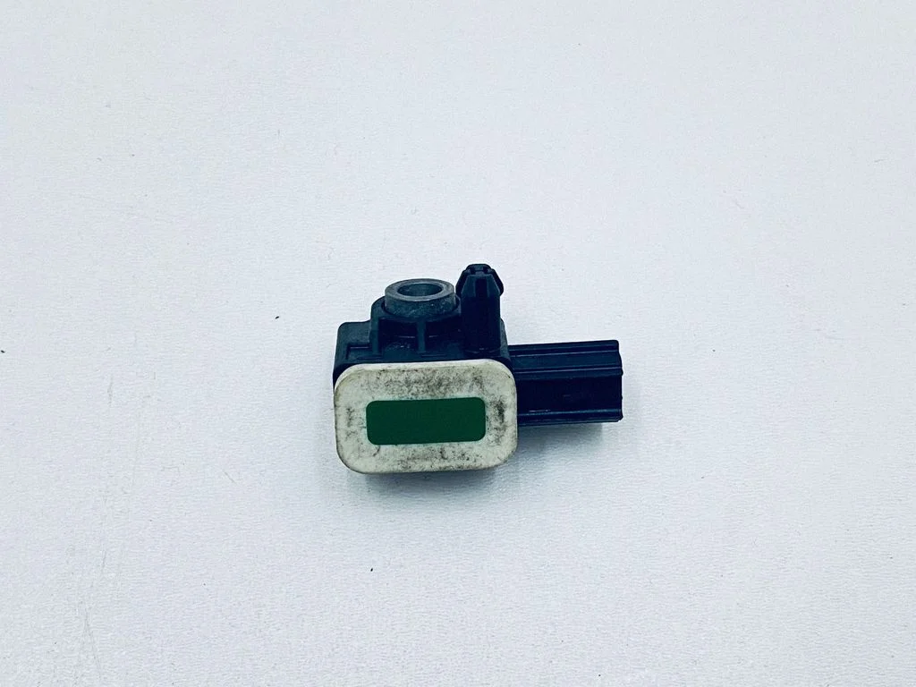 Airbag deployment crash/impact sensor – Volvo V60 (2011-2013)