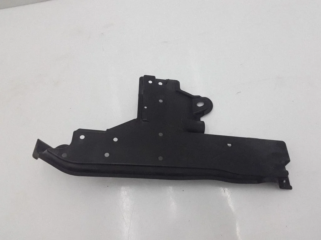 Rear underbody cover/under tray – right