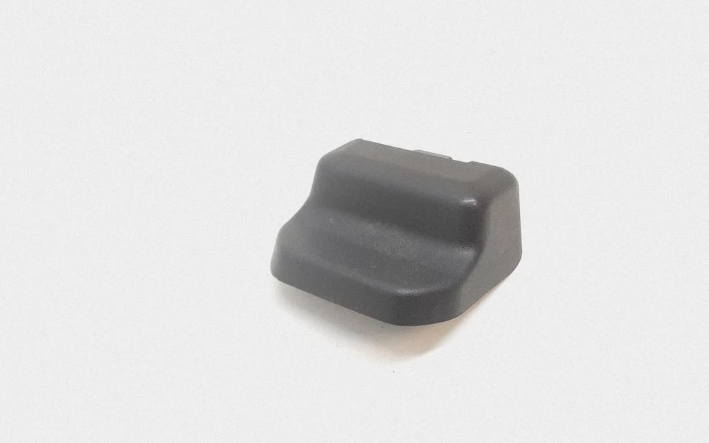 Front driver seat rail trim – Volvo V70 (2008-2013)