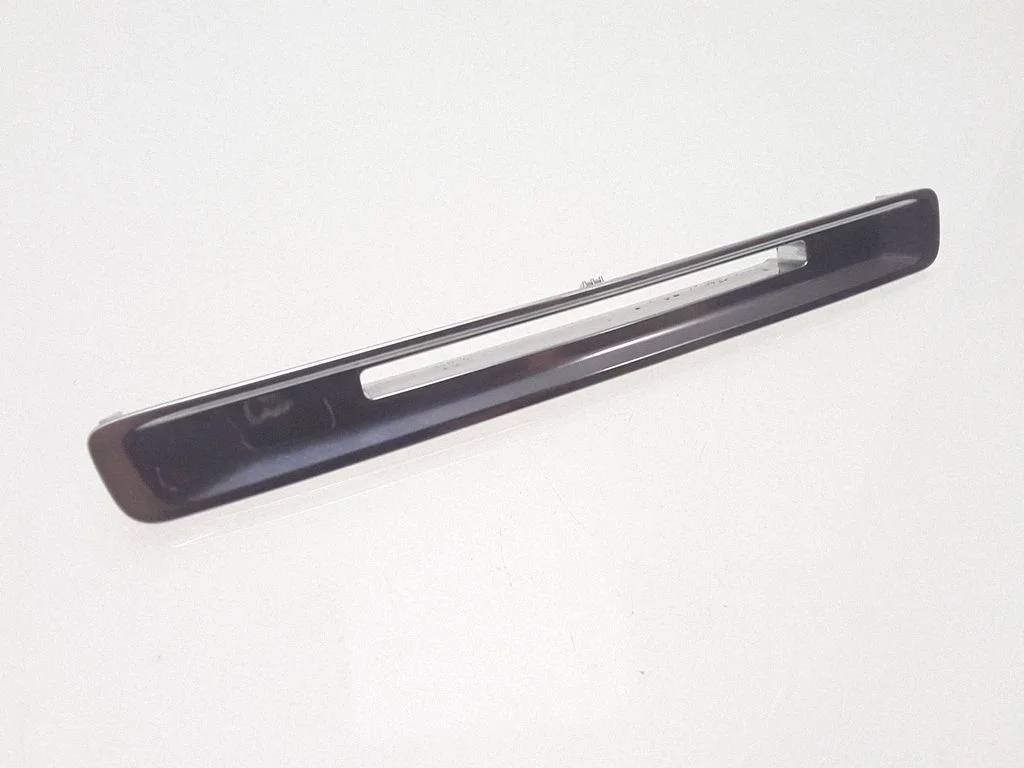 Radio/GPS head unit trim – Volvo XC60 (2009-2013)