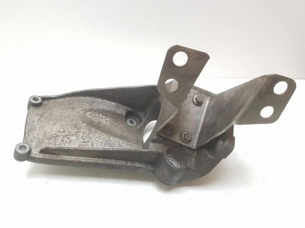 Summuti kinnitus/ hoidik – Volvo V40 (2012-2019)