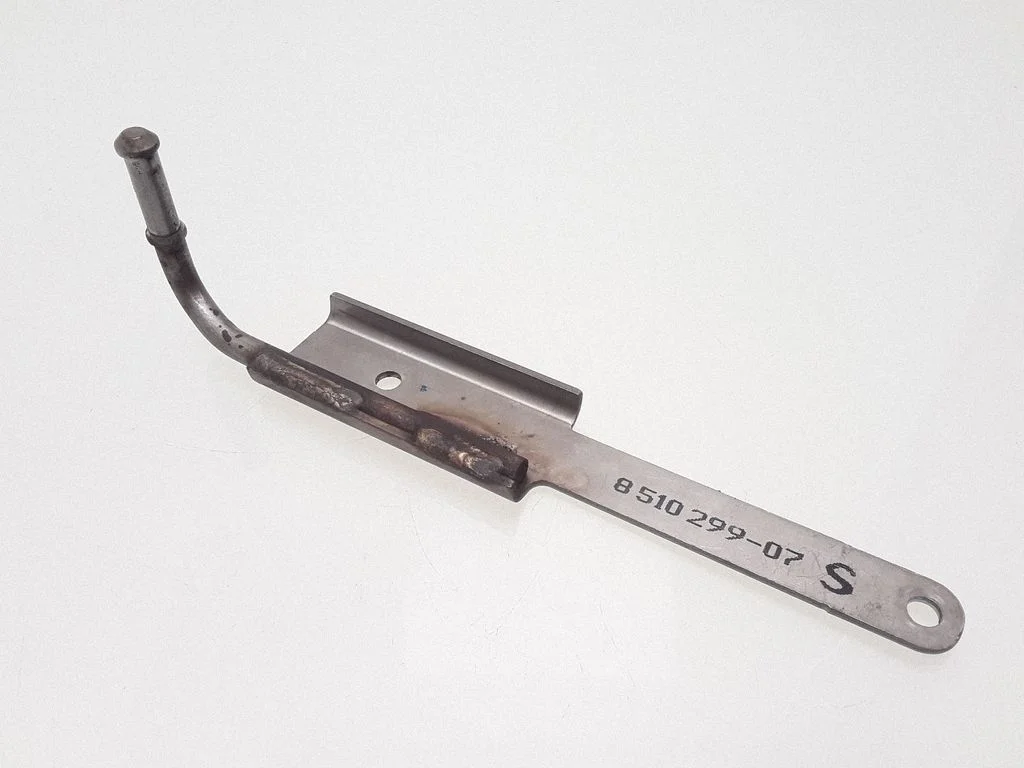 Summuti kinnitus/ hoidik – BMW 5-seeria G30 G31 G38 (2016-)