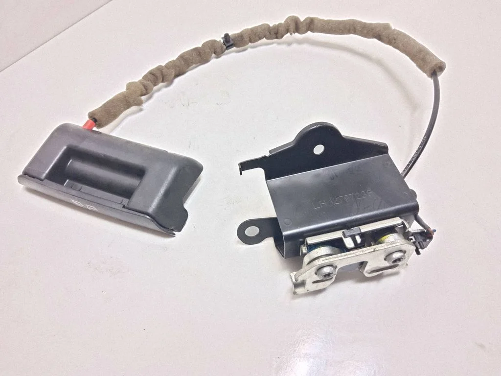 Seat back rest lock catch – Saab 9-3 Ver2 (2003-2007)