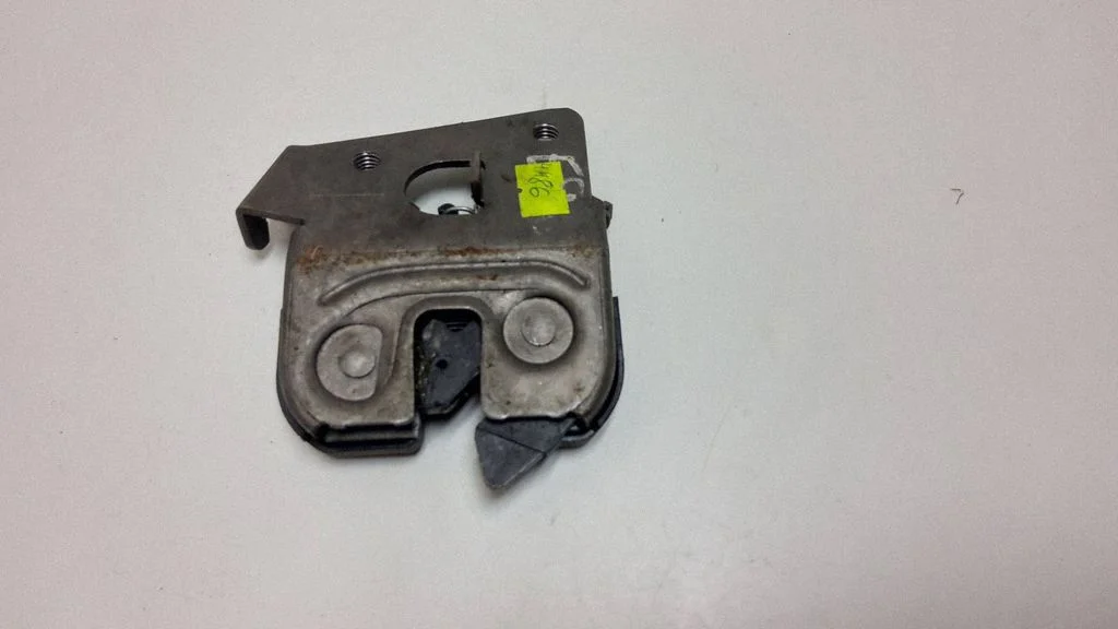Seat back rest lock catch – BMW 5 Series E60 E61 (2004-2010)