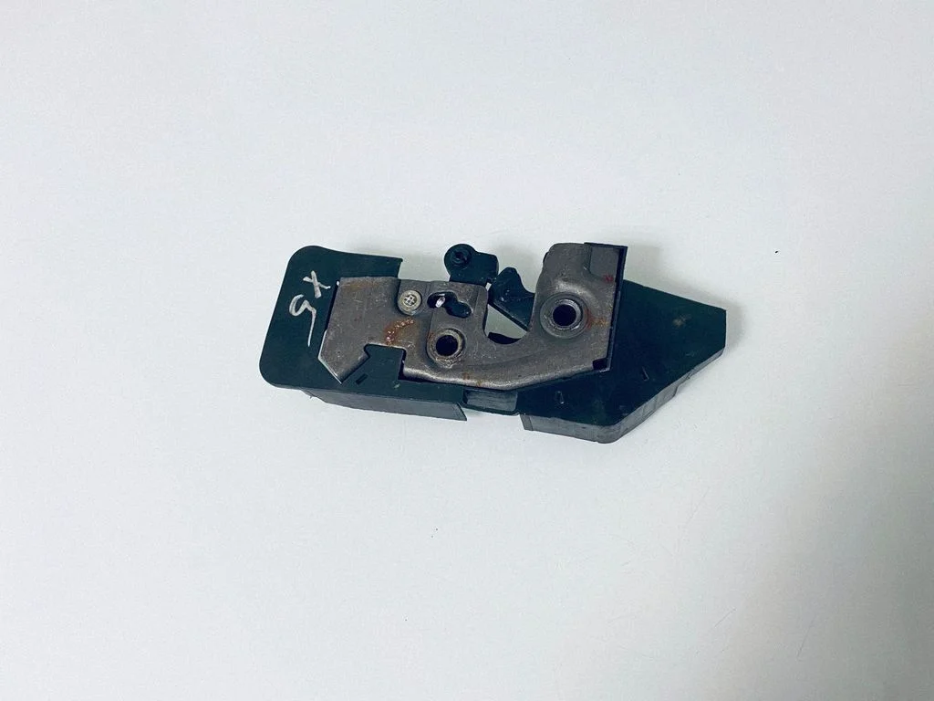 Seat back rest lock catch – BMW X5 E53 (1999-2006)
