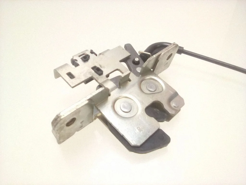 Seat back rest lock catch – Mercedes-Benz E-Class W211 (2002-2009)
