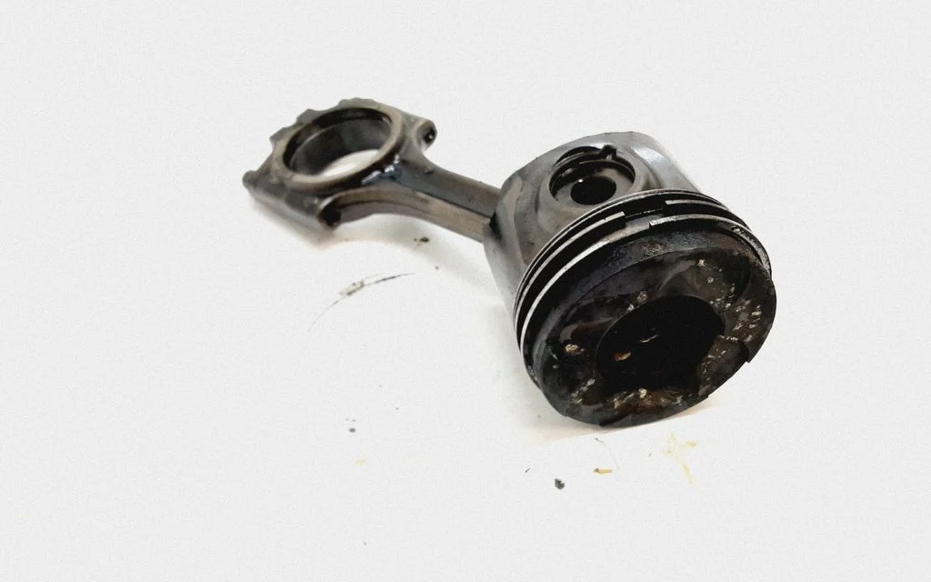 Piston with connecting rod – Volvo V70 (2000-2004)