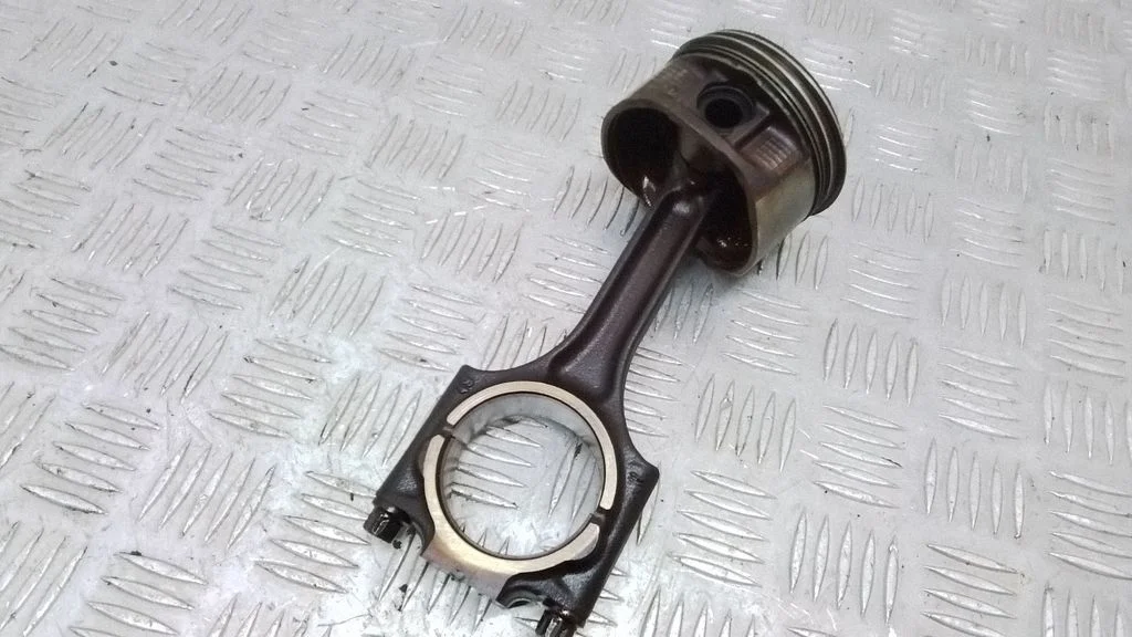 Piston with connecting rod – Volvo XC70 (2001-2004)