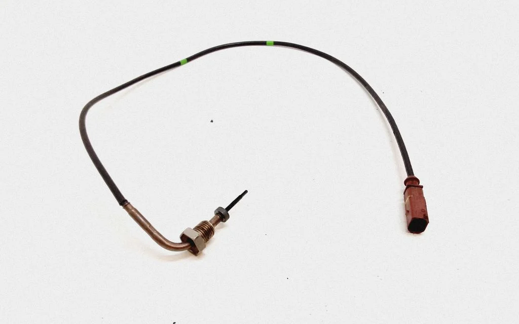 Exhaust gas temperature sensor 04L906088JE