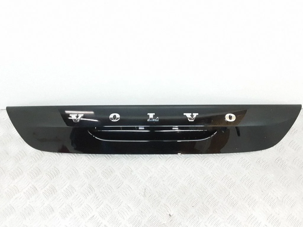 Listwa klapy bagażnika – Volvo V40 (2012-2019)