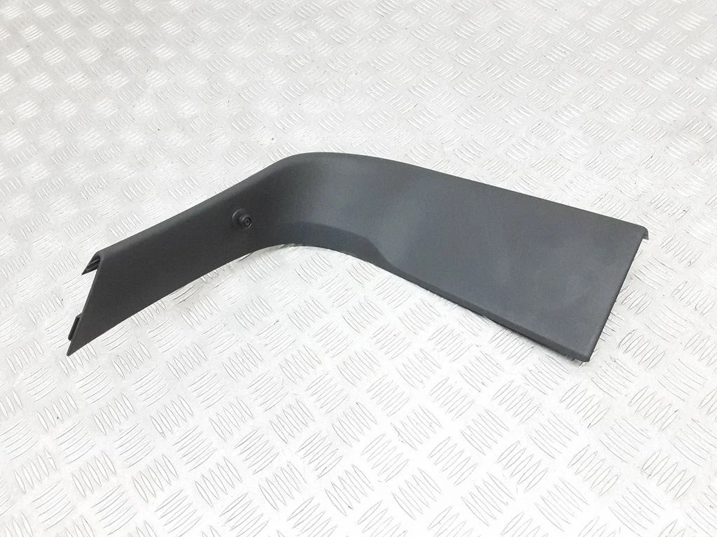 Listwa klapy bagażnika – Volvo V40 (2012-2019)