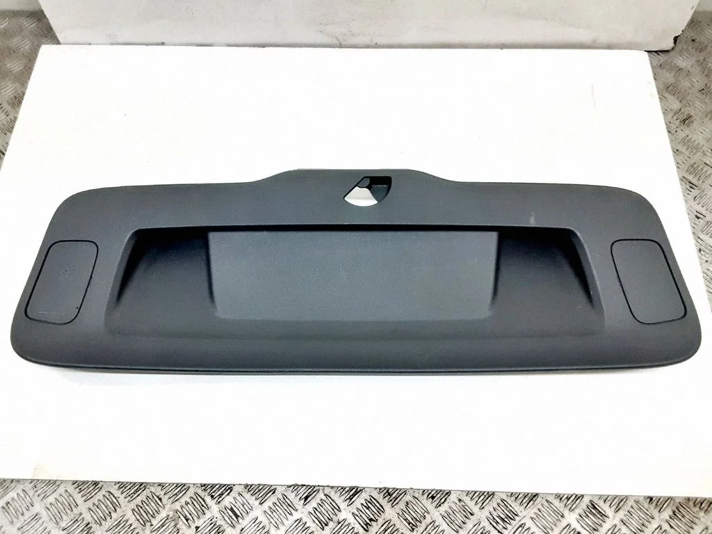 Tailgate trim 561867605