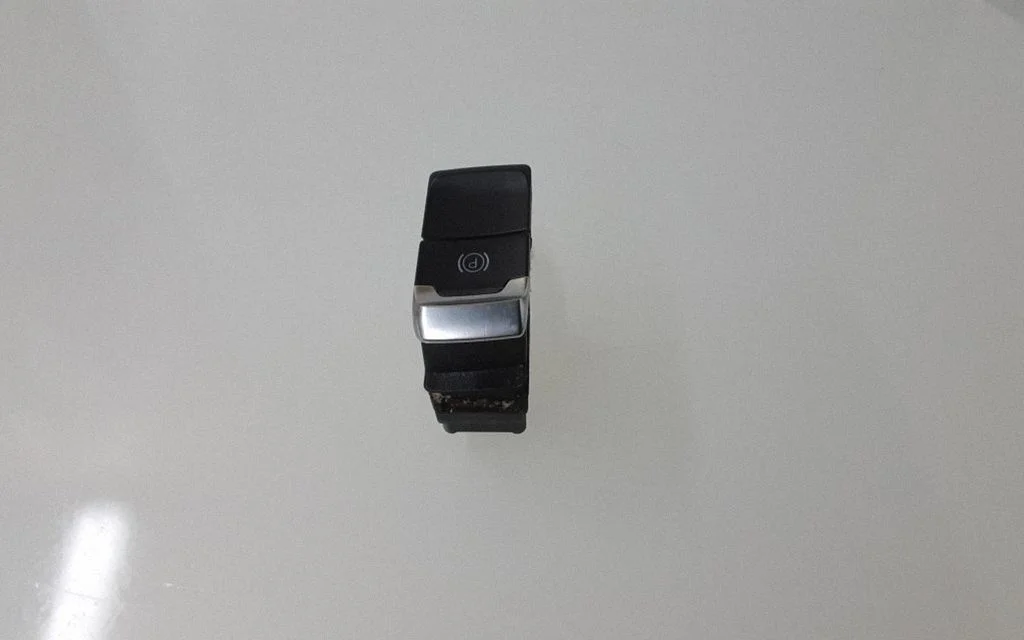 Hand parking brake switch – Audi Q5 SQ5 8R (2008-2017)