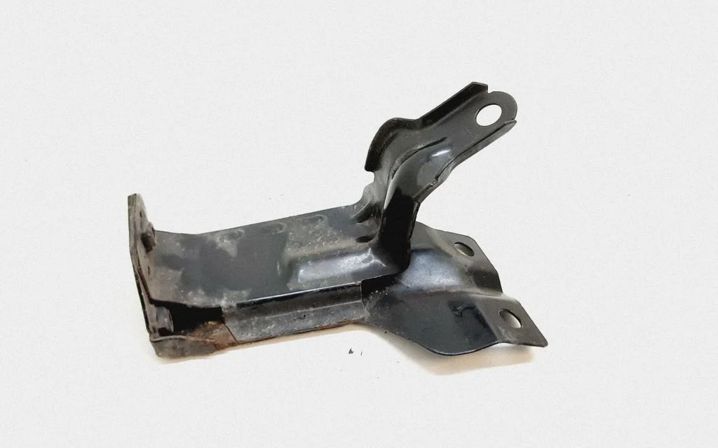 Radiator mount bracket 31261931